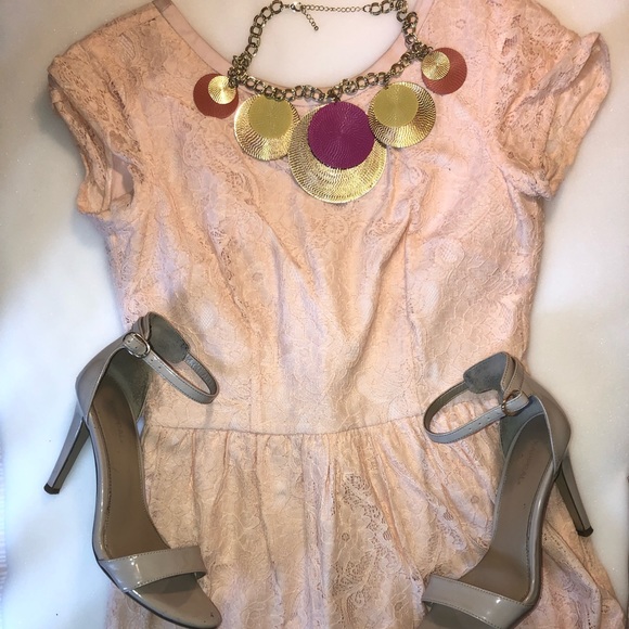 Short Peach lace dress - Picture 1 of 3